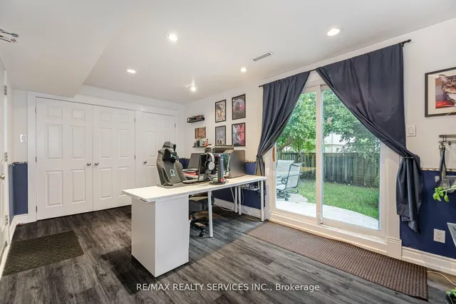 Additional image 32 of 11 Courtleigh Sq