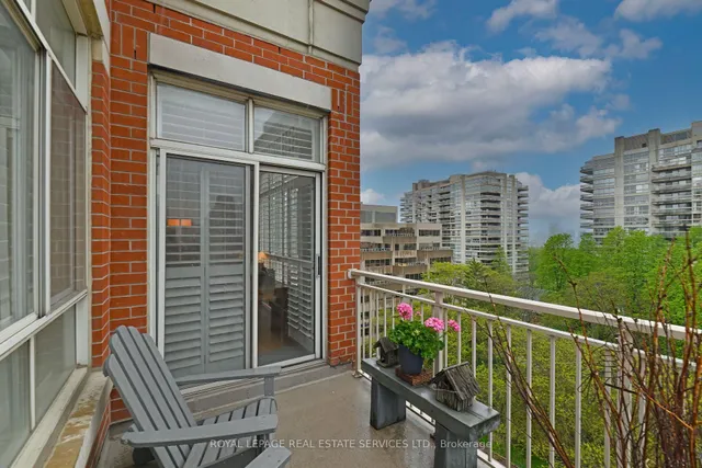 Additional image 34 of 1 Deer Park Cres Unit 905