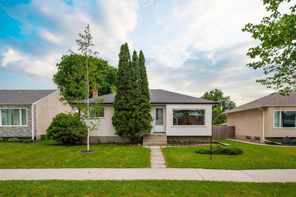 138 Kildare Avenue E|Winnipeg, Manitoba R2C0P2