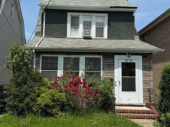 7019 Manse St, Flushing, NY 11375