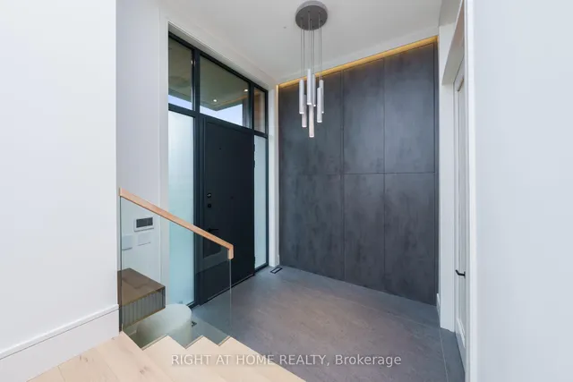 Additional image 4 of 18 Divadale Dr