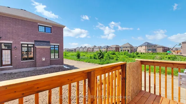 Additional image 45 of 328 Bergamot Ave