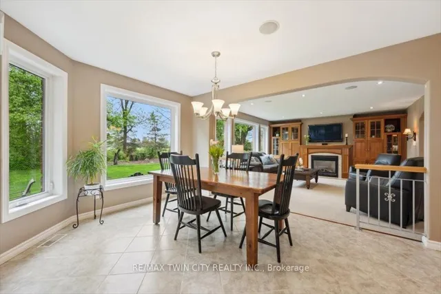 Additional image 10 of 572 Falconridge Cres