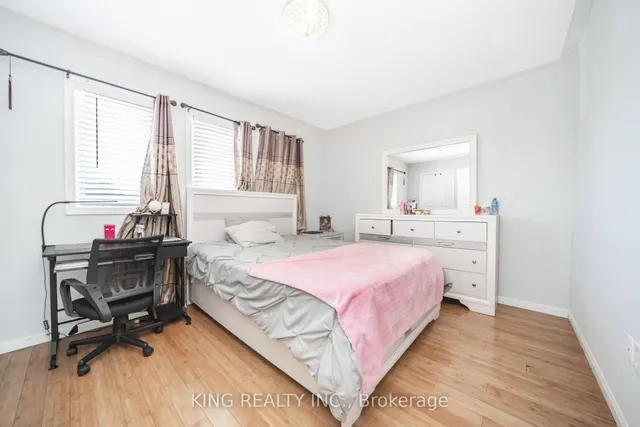 Additional image 28 of 24 Snow Leopard Crt