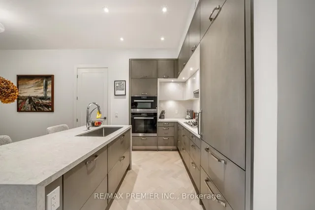 Additional image 11 of 455 Wellington St Unit 301