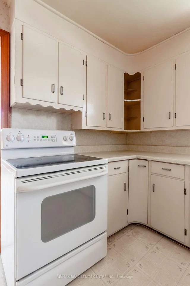 Additional image 25 of 27 Barons Ave