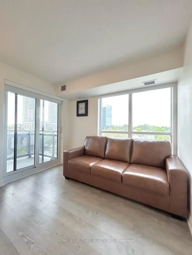 Additional image 4 of 275 Village Green Sq Unit 422