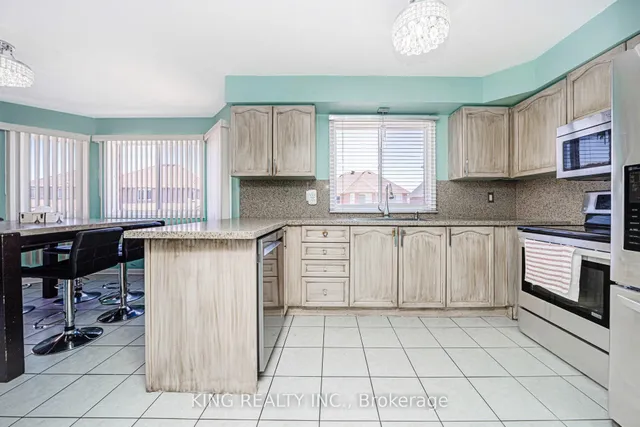 Additional image 9 of 24 Snow Leopard Crt