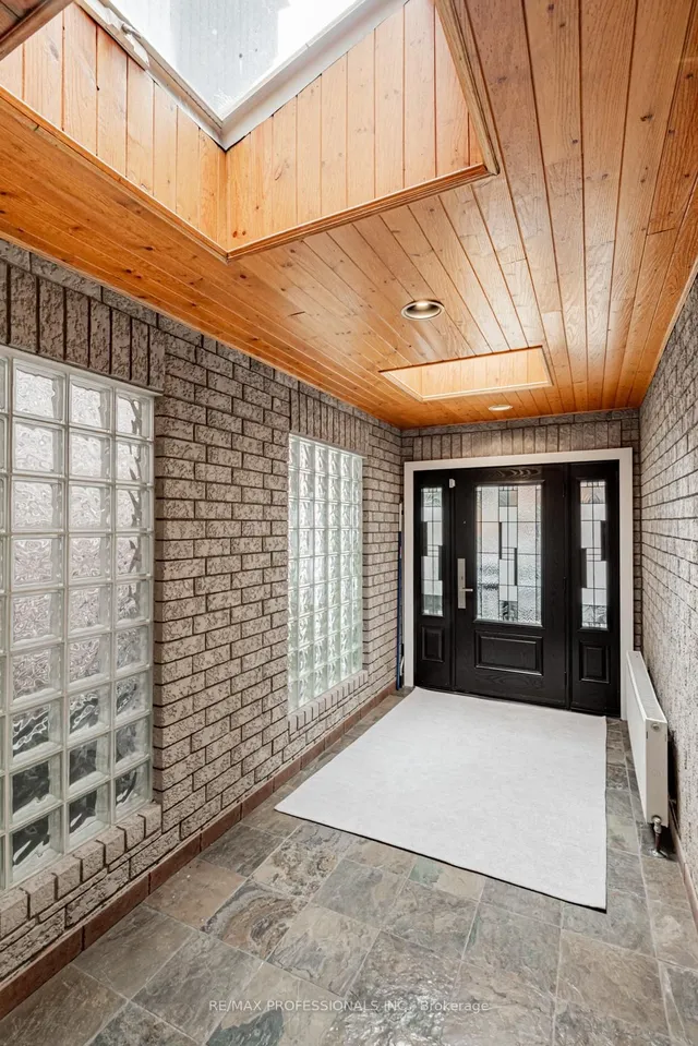 Additional image 3 of 999 Dufferin St