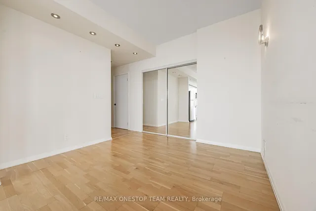 Additional image 6 of 832 Bay St Unit 4110