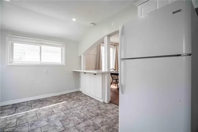 Additional image 16 of 50 Robins Ave