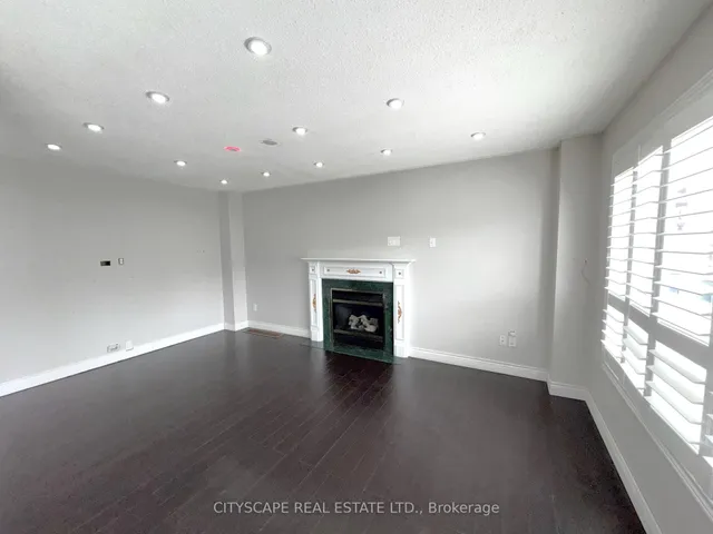 Additional image 11 of 19 Bottlebrush Dr