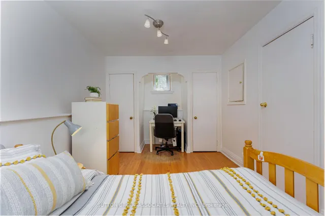 Additional image 21 of 8 Monkton Ave