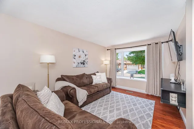 Additional image 10 of 100 Tanager Sq