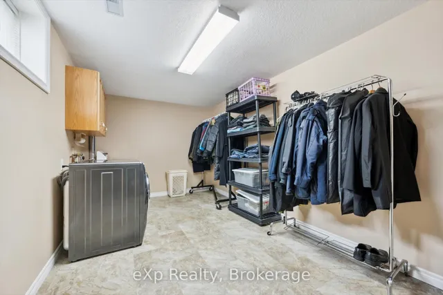 Additional image 27 of 916 Keewatin Pl