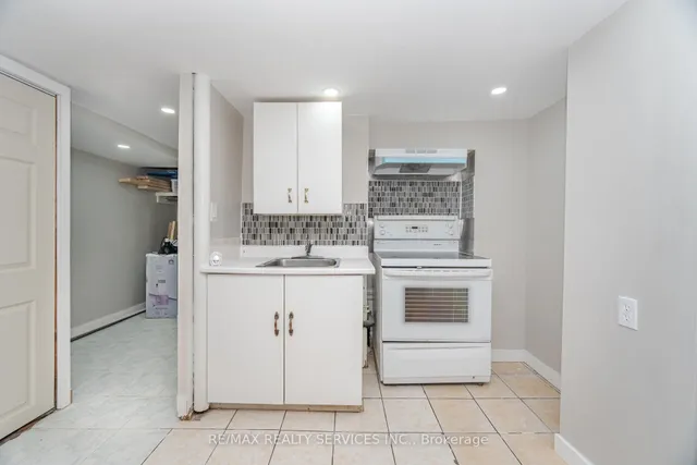 Additional image 38 of 4 Hinchley Wood Grve