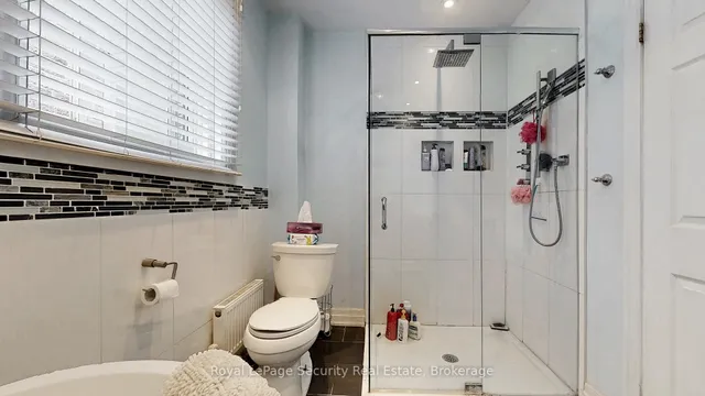 Additional image 36 of 35 Regal Rd