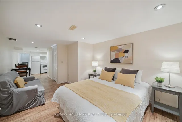 Additional image 40 of 214 Woodbine Ave