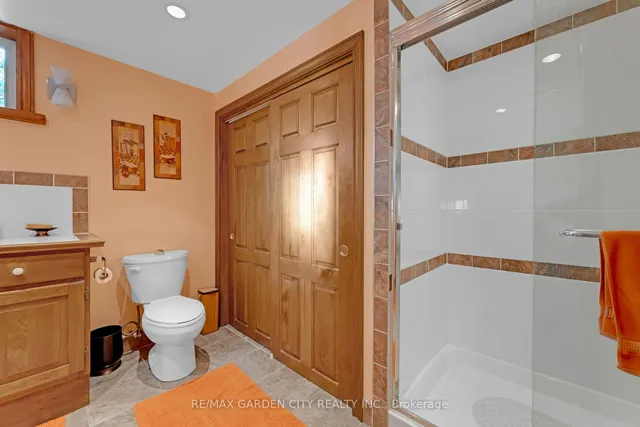 Additional image 29 of 43 Evergreen Ave