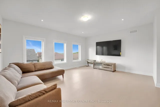 Additional image 20 of 554 Bridgemill Cres