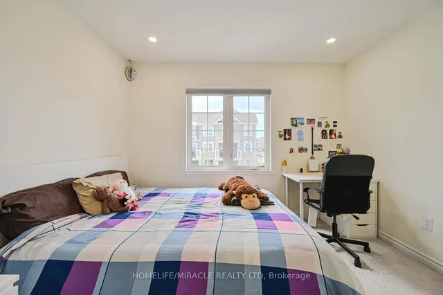 Additional image 39 of 896 Sumac Cres