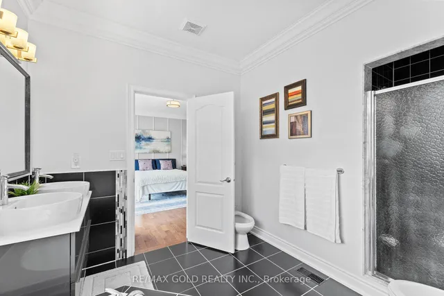 Additional image 25 of 36 Slipneedle St