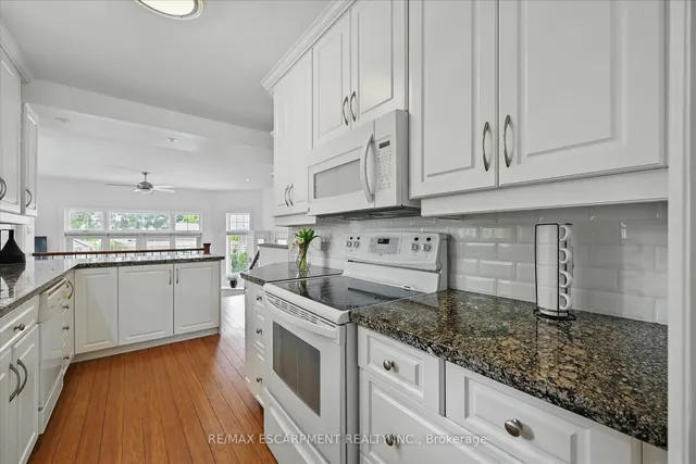 Additional image 17 of 462 Woodland Ave