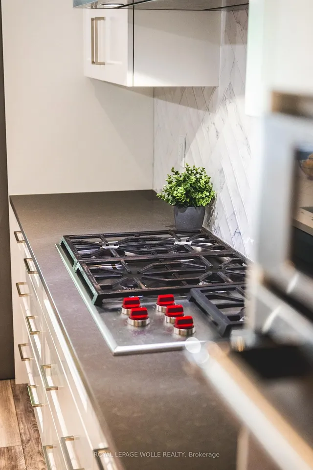 Additional image 9 of 946 Robert Ferrie Dr