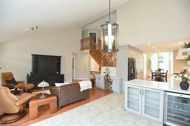 Additional image 17 of 31 Blasdell Crt