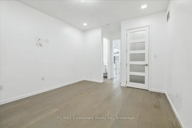 Additional image 40 of 39 Sunrow Gate