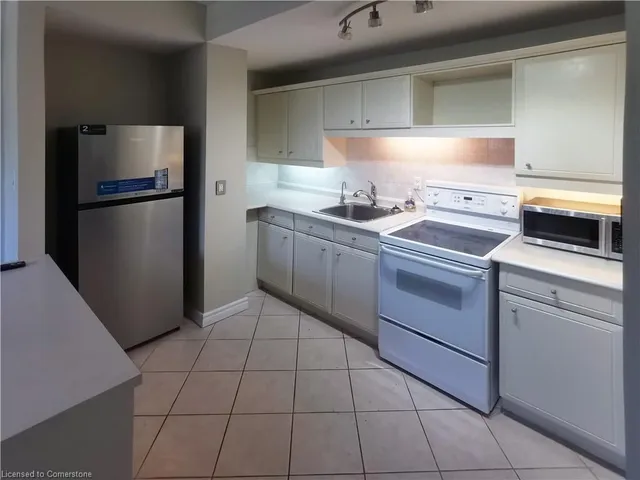 Additional image 6 of 1950 Main St Unit 106