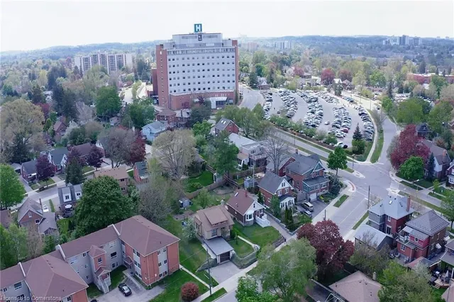 Additional image 36 of 11 Spadina Rd
