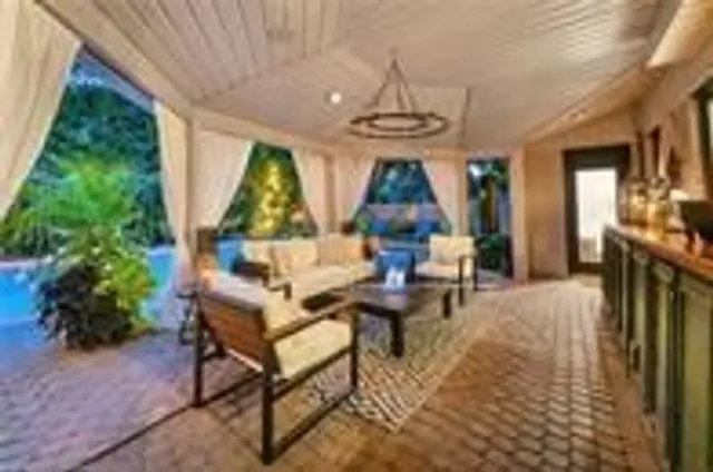 Additional image 33 of 564 Rosedale Cres