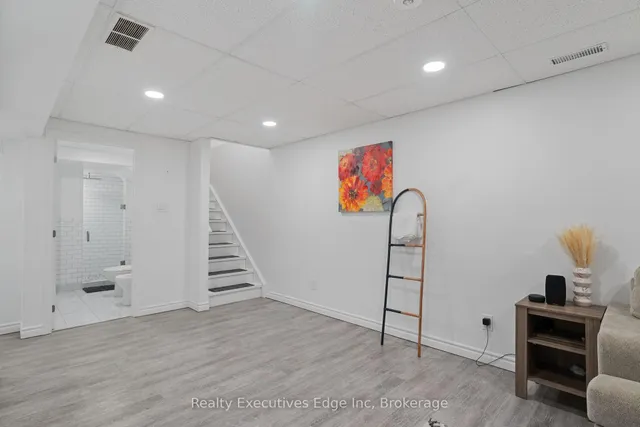 Additional image 32 of 524 Snowdrop Crt