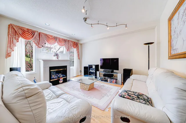 Additional image 8 of 31 Acara Crt