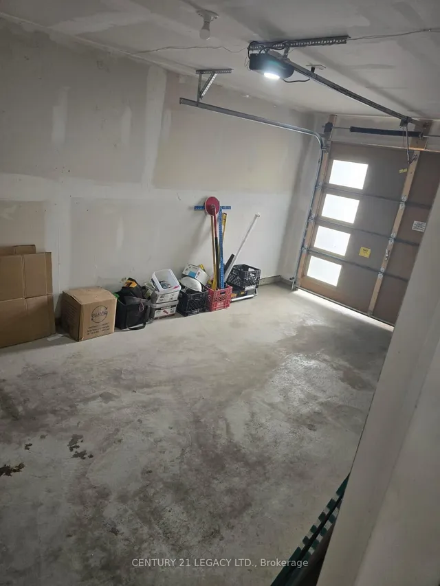 Additional image 6 of 4 Queenpost Dr