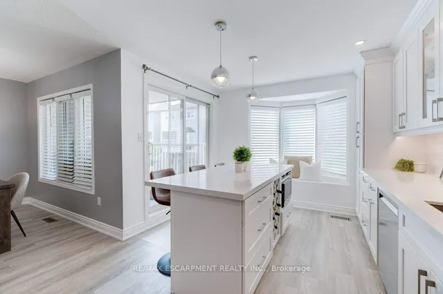 Additional image 16 of 5090 Fairview St Unit 40