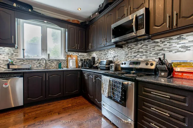 Additional image 11 of 398 Leslie St