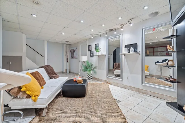 Additional image 36 of 23 Sinena Ave