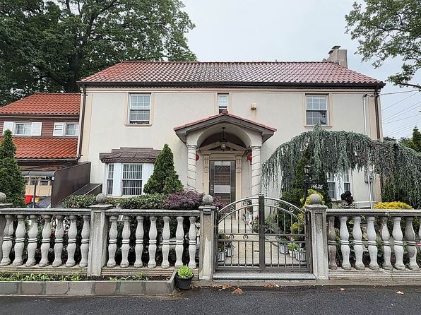 14628 Bayside Ave, Flushing, NY 11354