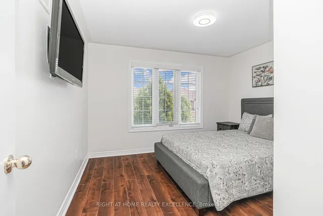 Additional image 25 of 32 Matthew Harrison St