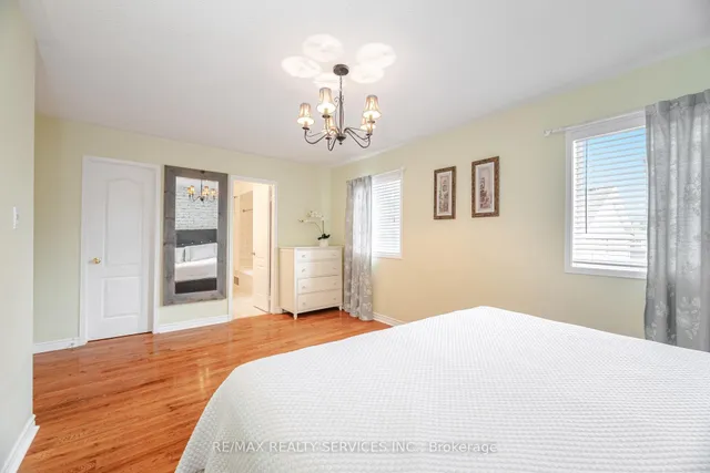 Additional image 24 of 51 LORMEL Gate