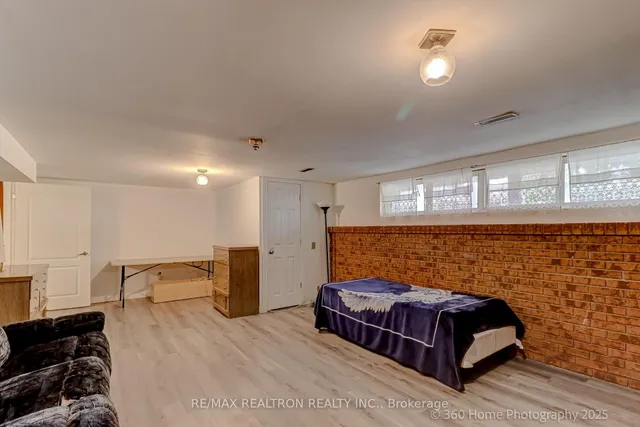 Additional image 20 of 119 Regina Ave