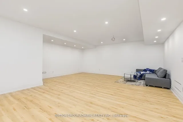 Additional image 29 of 125 Regina Ave