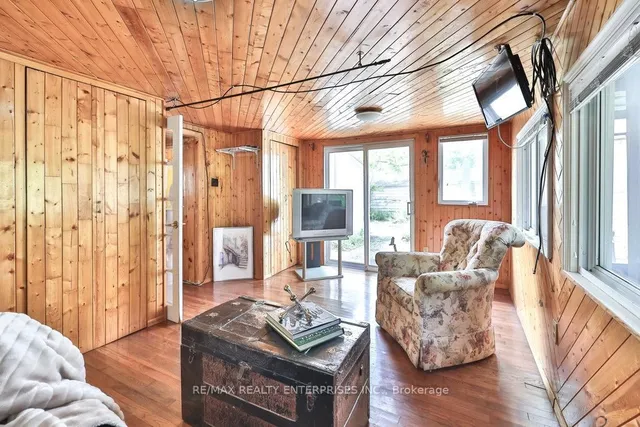 Additional image 16 of 2439 Prospect St