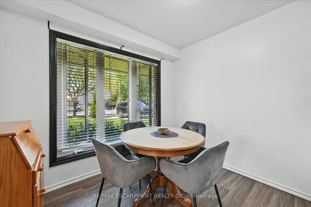 Additional image 8 of 1280 Consort Cres