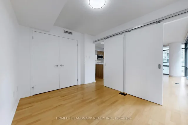 Additional image 17 of 38 Grenville St Unit 808