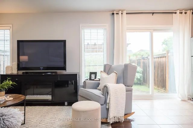 Additional image 11 of 881 Brassard Circ