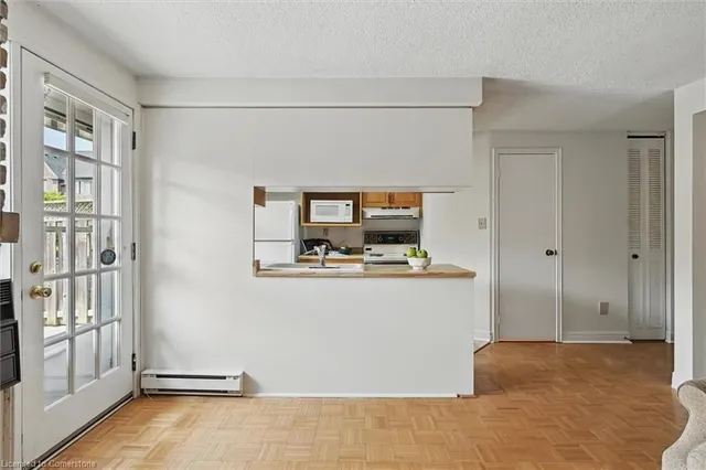 Additional image 12 of 2066 Brant St Unit 3