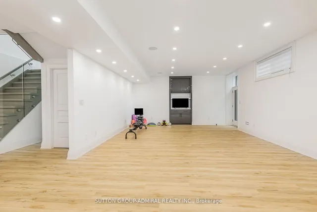 Additional image 27 of 125 Regina Ave